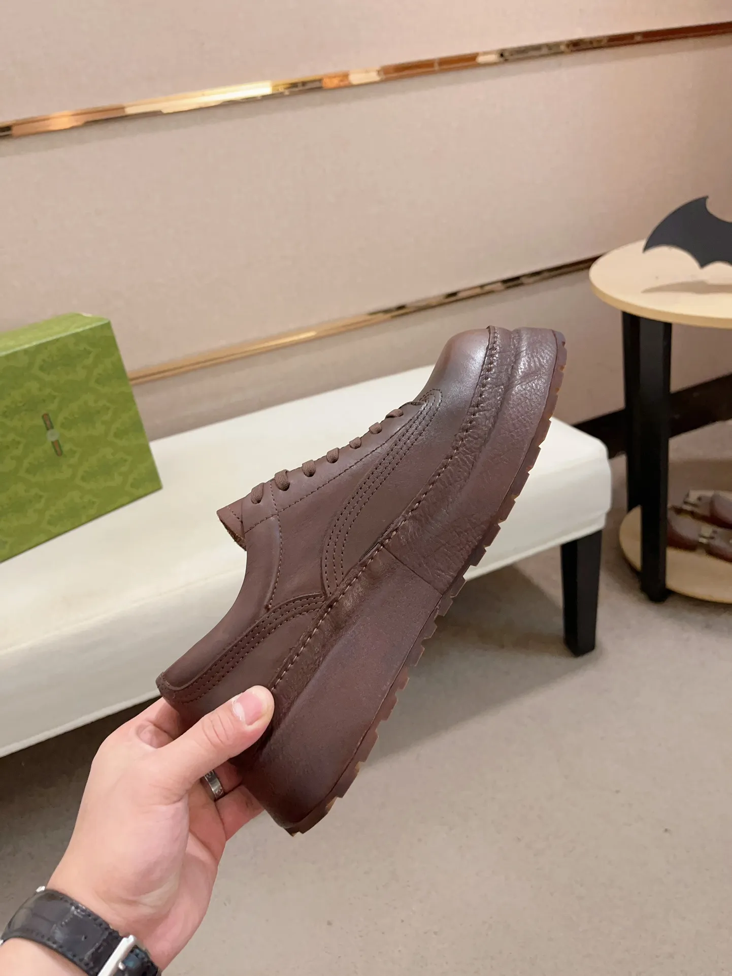 Men's shoes 💰: 680💰 Gucci (Gucci) new men's shoes, sold simultaneously on the official website, made from original orders, uppers made of first-layer cowhide, purely handmade craftsmanship 🌈 High-end first-layer genuine leather lining, original non-slip and wear-resistant outsole, fashionable and versatile, standard size .37-44. Can be customized 45-46